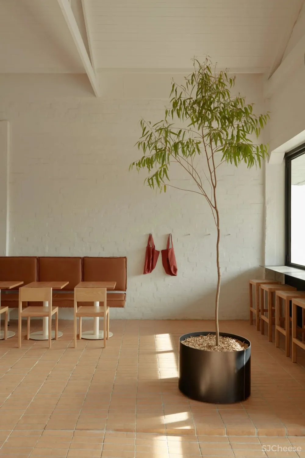 PRIOR THORNBURY BY RITZ - GHOUGASSIAN.