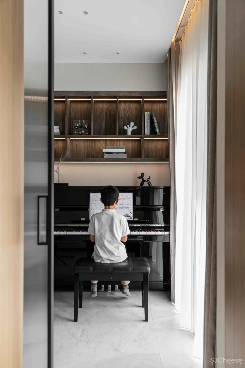 大理石 原木，80后业主的现代风四居室 花漾美作