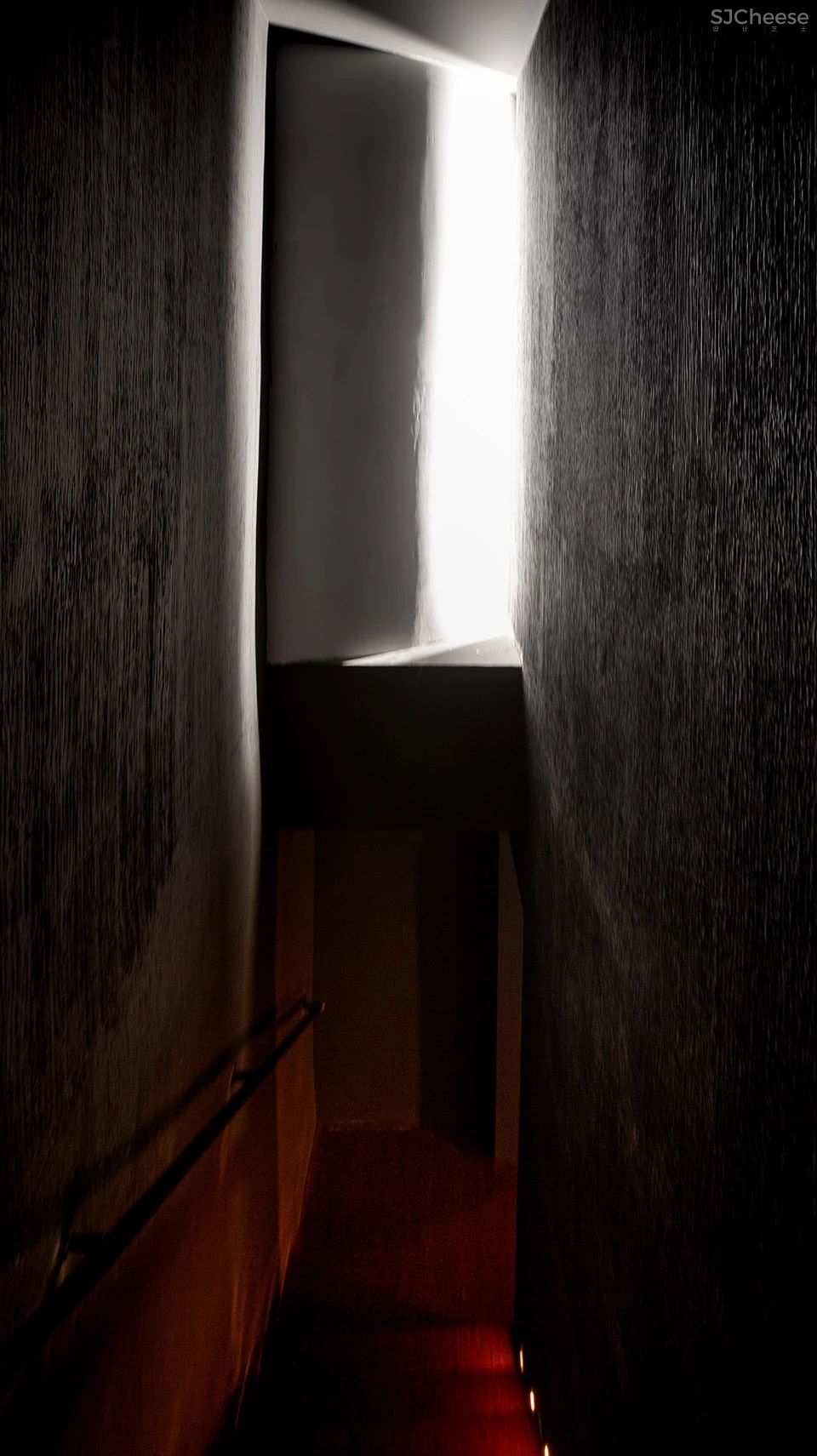 营造神秘与尊贵的消费体验 Whisper酒吧 低态建筑