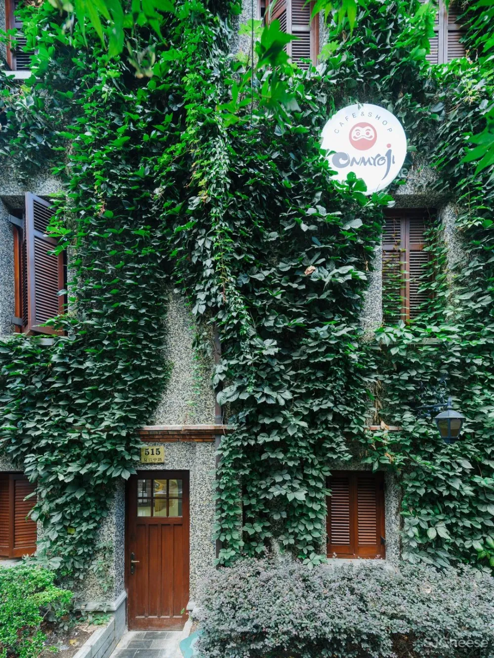 双子座俞挺的两个新作:一座妖的乐园、一个文学爱好者的客厅