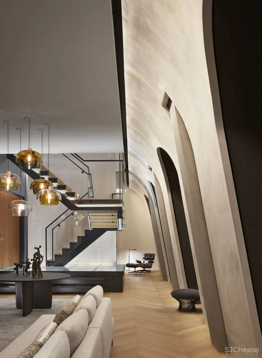 590㎡的顶层公寓,奢华也可以是一种 LOFT 范儿