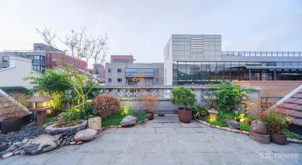 双子座俞挺的两个新作:一座妖的乐园、一个文学爱好者的客厅