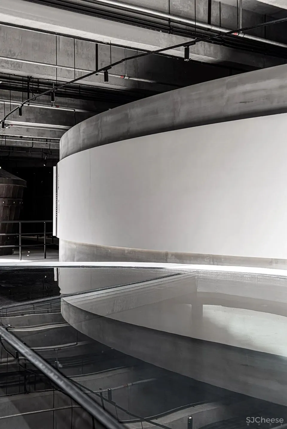 “光影”与“酒香”的交汇 石斛酒博物馆