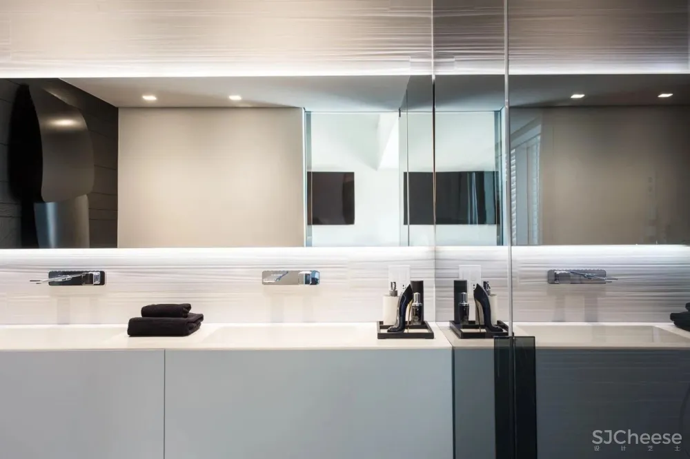 黑白内饰碰撞极简空间 Studio Svetti