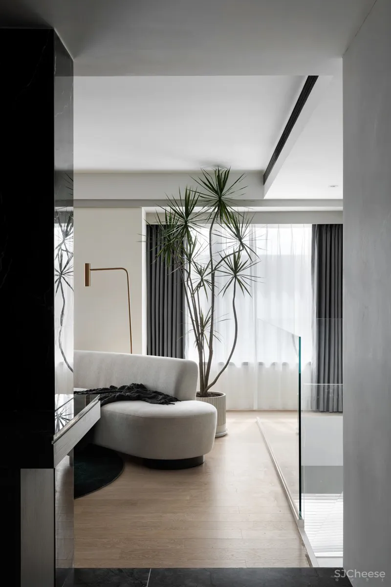 270㎡顶跃私宅,悬浮式楼梯,超有范!