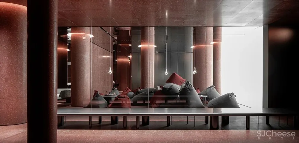 DOMANI 东 仓 牛 顿 与 月 亮