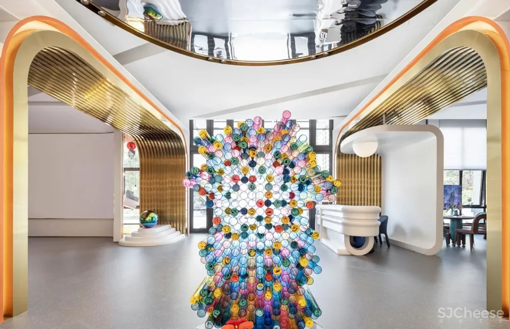 CLV×万科：色彩梦幻联动，打造都市中的“天真避难所”!