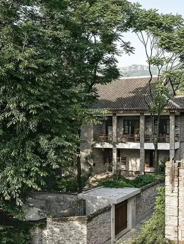 谢柯-既下山·重庆生活的复杂和冲突,都在这间院落“缴械投降”!