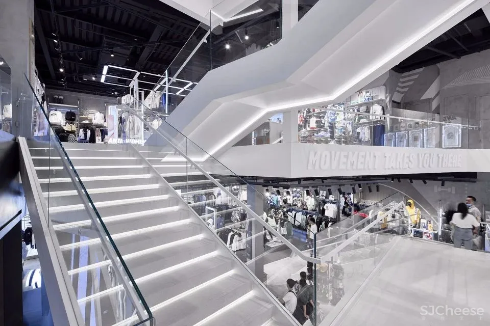 安踏第十代终端形象店 上海南京东路