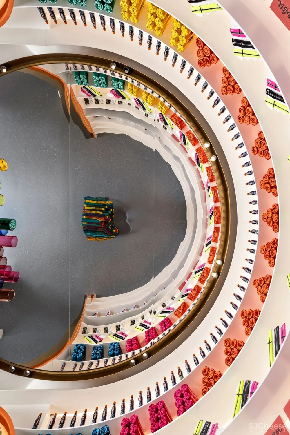 CLV×万科：色彩梦幻联动，打造都市中的“天真避难所”!