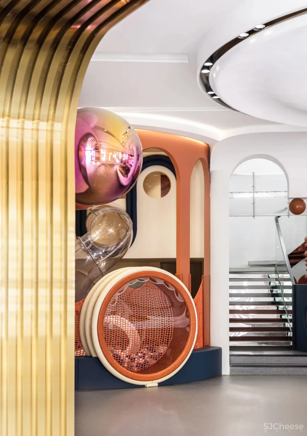 CLV×万科：色彩梦幻联动，打造都市中的“天真避难所”!