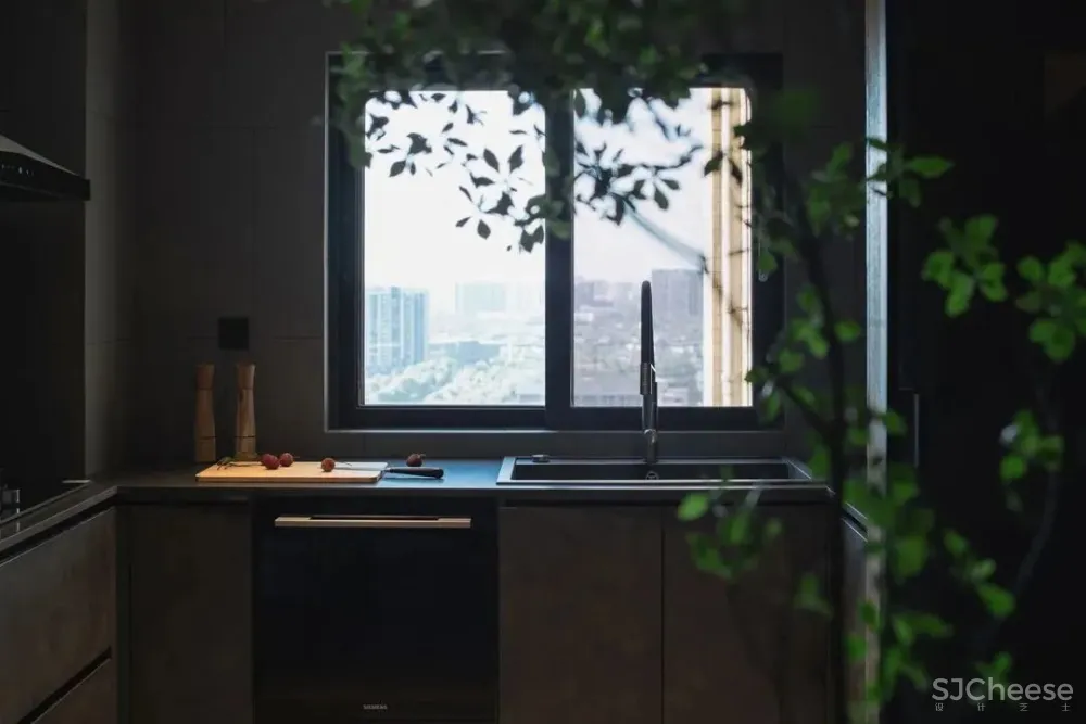 拆除楼梯隔墙,卧室并入客厅,117㎡暗室变身质感慵懒家 未見空间美学