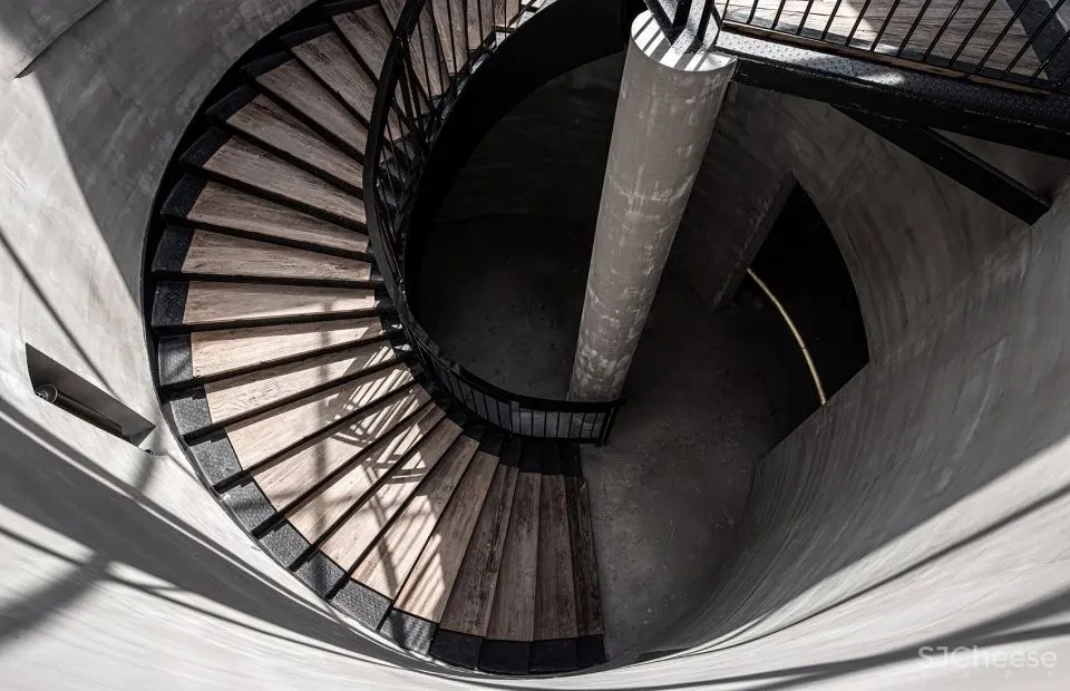 “光影”与“酒香”的交汇 石斛酒博物馆