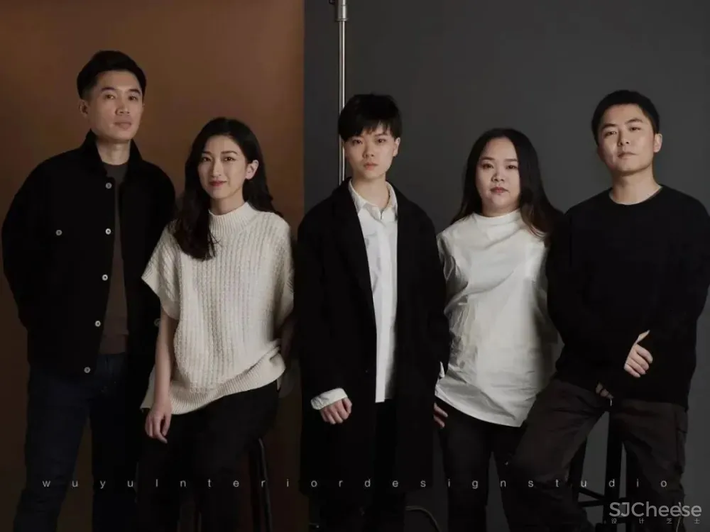 175㎡“职住一体”的家,旋转楼梯融入法式风情,装出大宅气度 吾隅设计