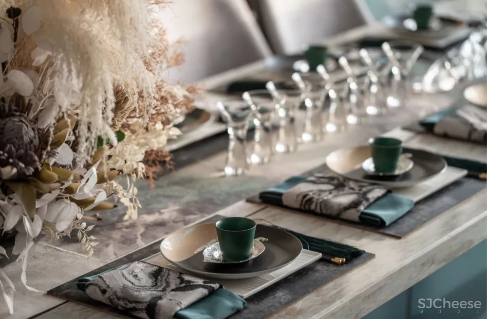 本则新作 闲云影丽日,松声入梦来