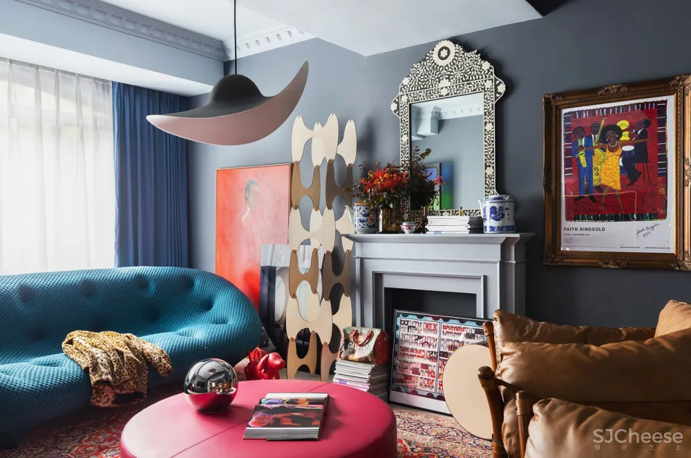 满满艺术复古风,她的家装扮得戏剧感十足!