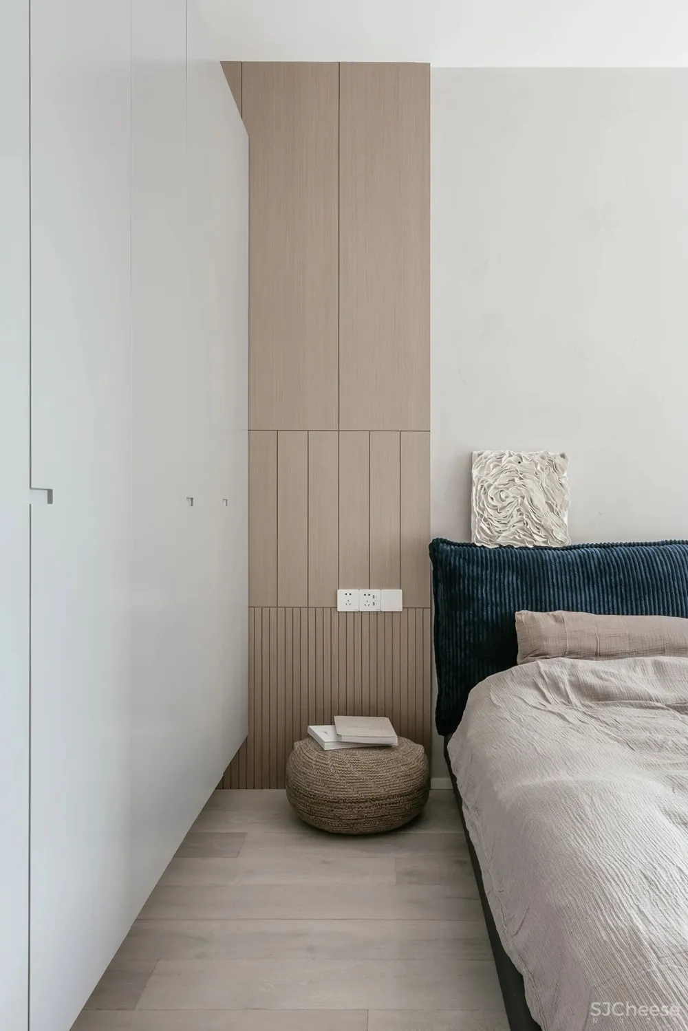 让两个女儿赤脚奔跑的家，140㎡浅色三室纯净通透，极简软装，倍感高级！