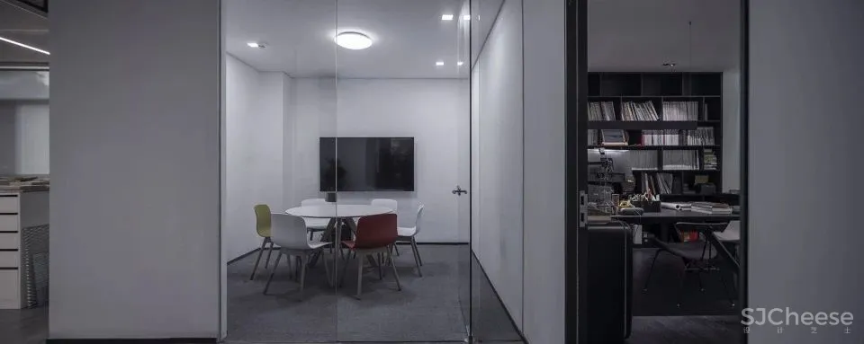 生长的黑盒子 办公空间改造设计