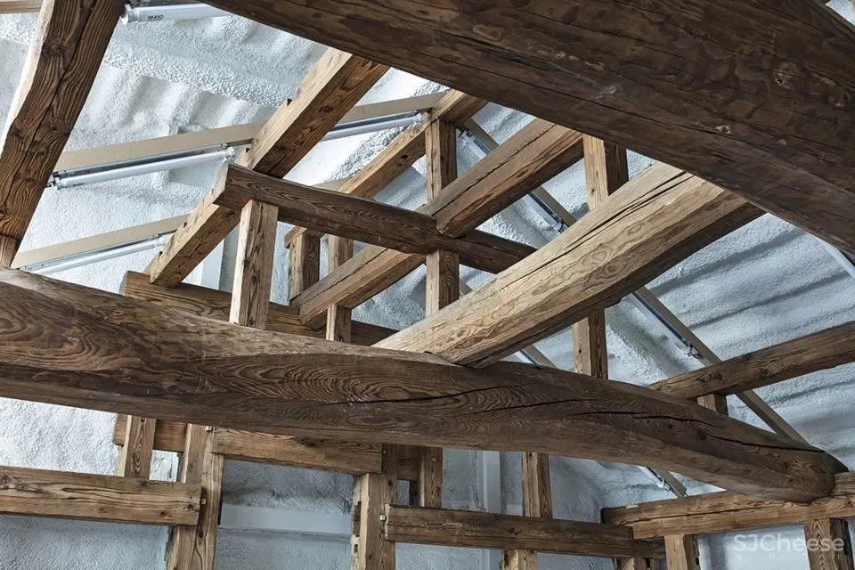 New Balance 
日本T HOUSE