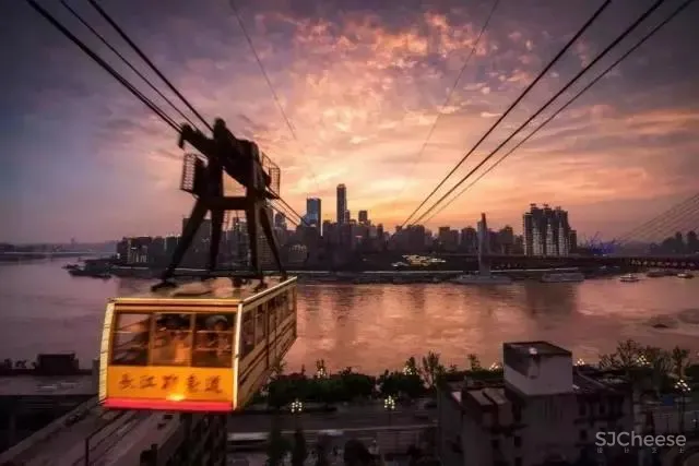 谢柯-既下山·重庆生活的复杂和冲突,都在这间院落“缴械投降”!