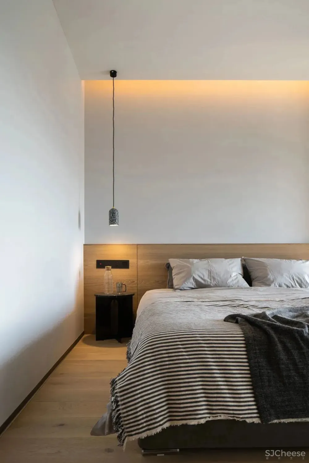 拆除楼梯隔墙,卧室并入客厅,117㎡暗室变身质感慵懒家 未見空间美学