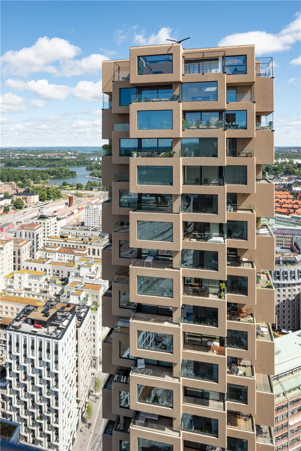 OMA 拿了高层公寓奖,这样板房才是正统「北欧风」