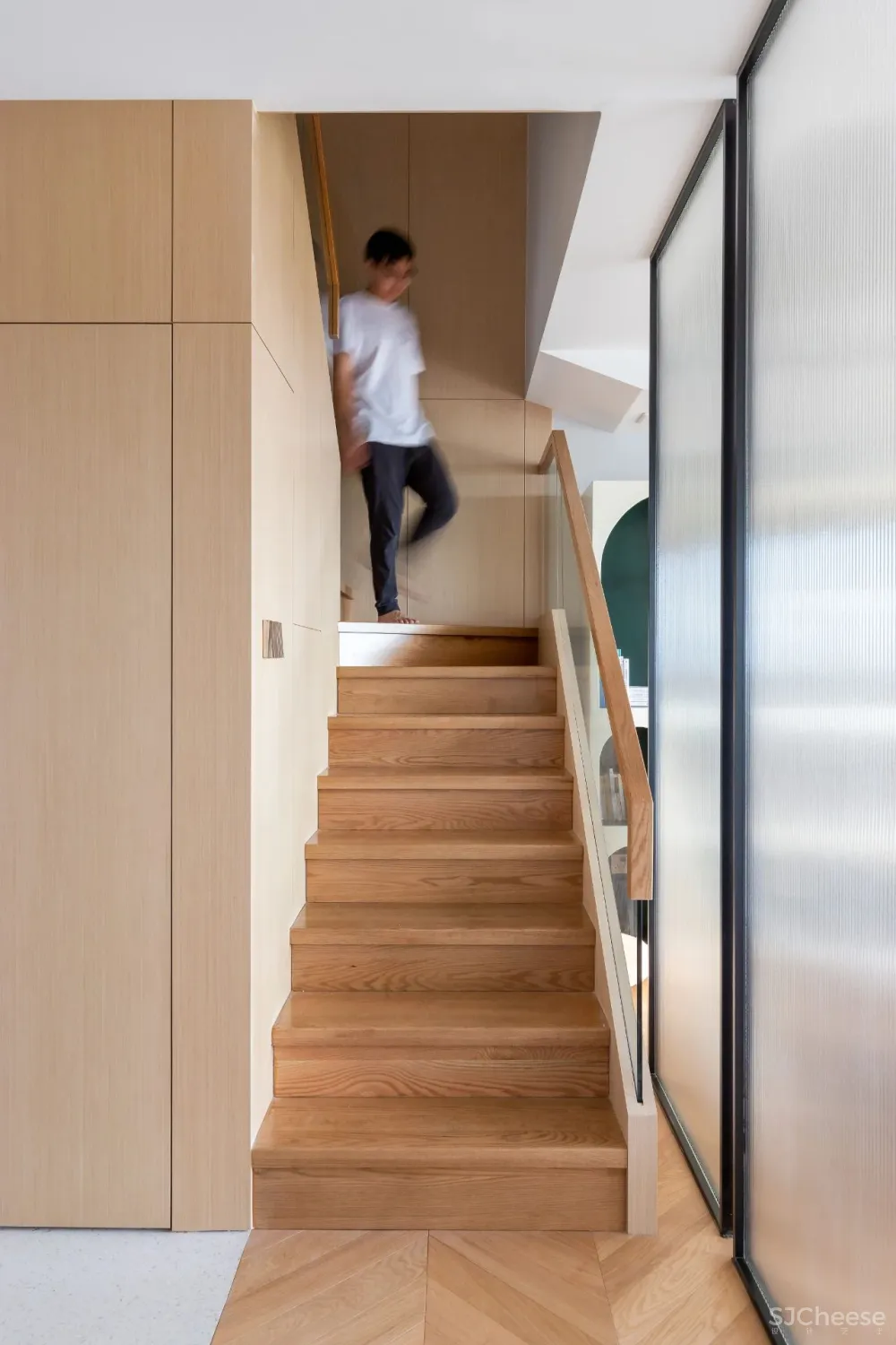 160㎡复式住宅，黑白灰 原木，打造素雅治愈的慢生活空间