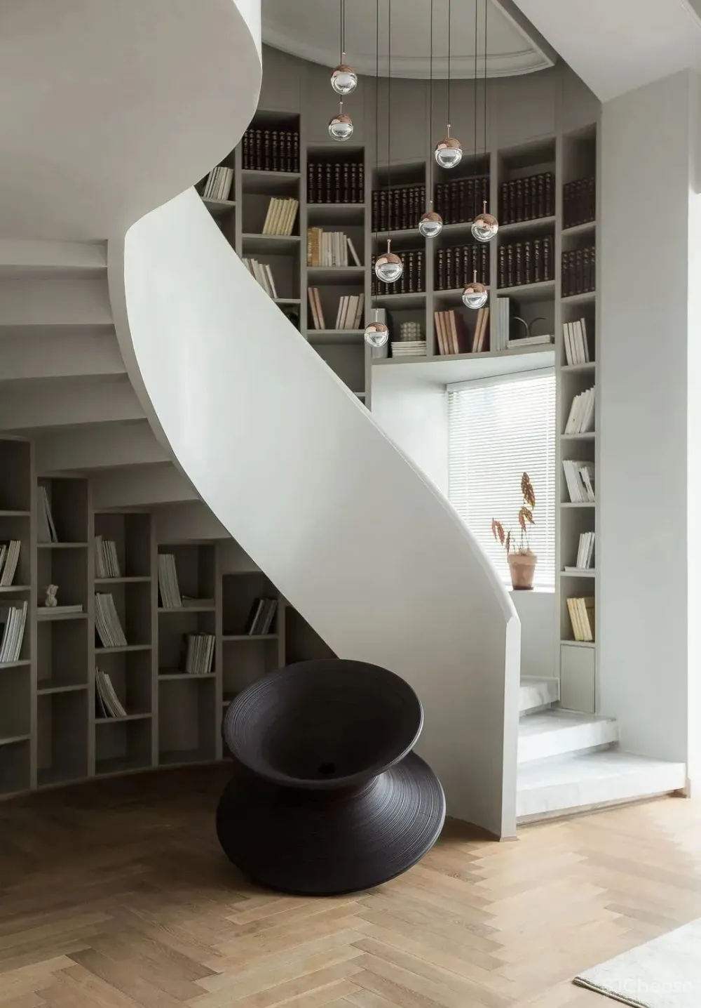 175㎡“职住一体”的家,旋转楼梯融入法式风情,装出大宅气度 吾隅设计