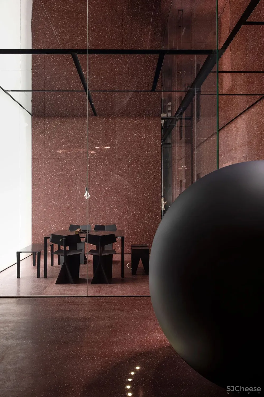 DOMANI 东 仓 牛 顿 与 月 亮