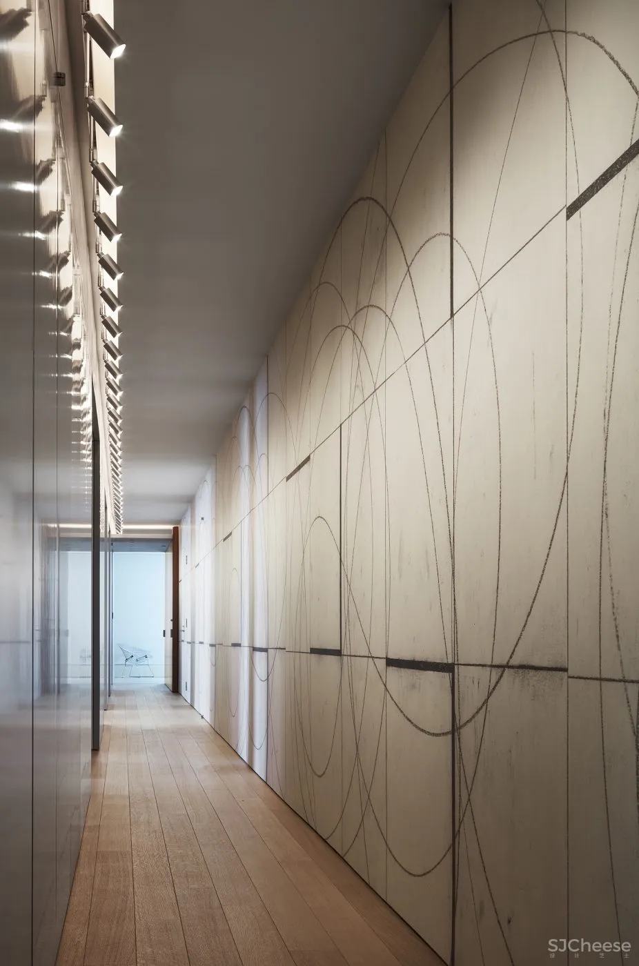 590㎡的顶层公寓,奢华也可以是一种 LOFT 范儿