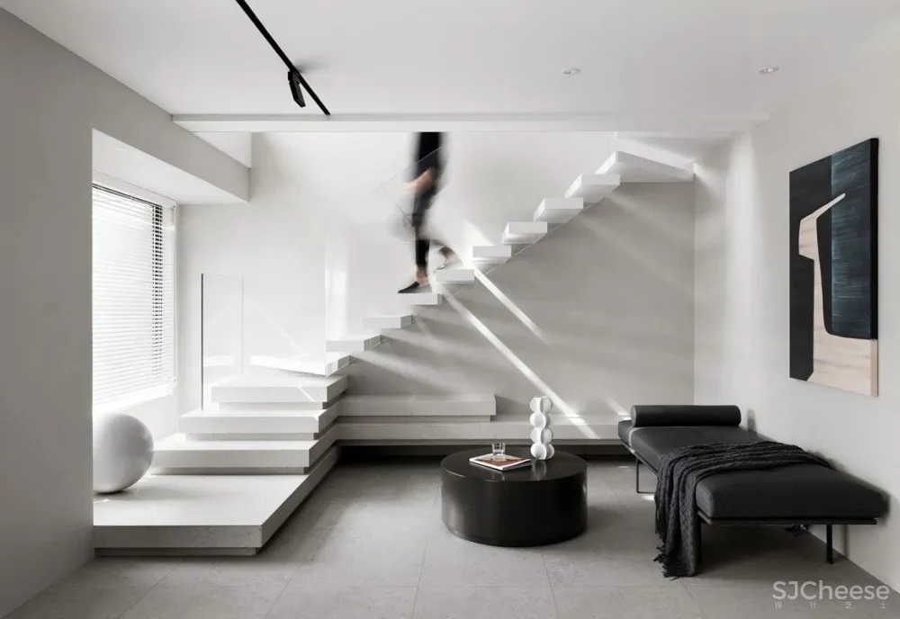 270㎡顶跃私宅,悬浮式楼梯,超有范!