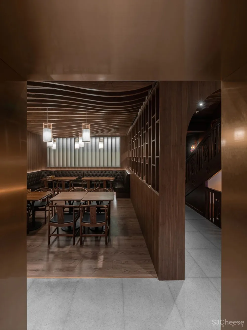 双子座俞挺的两个新作:一座妖的乐园、一个文学爱好者的客厅