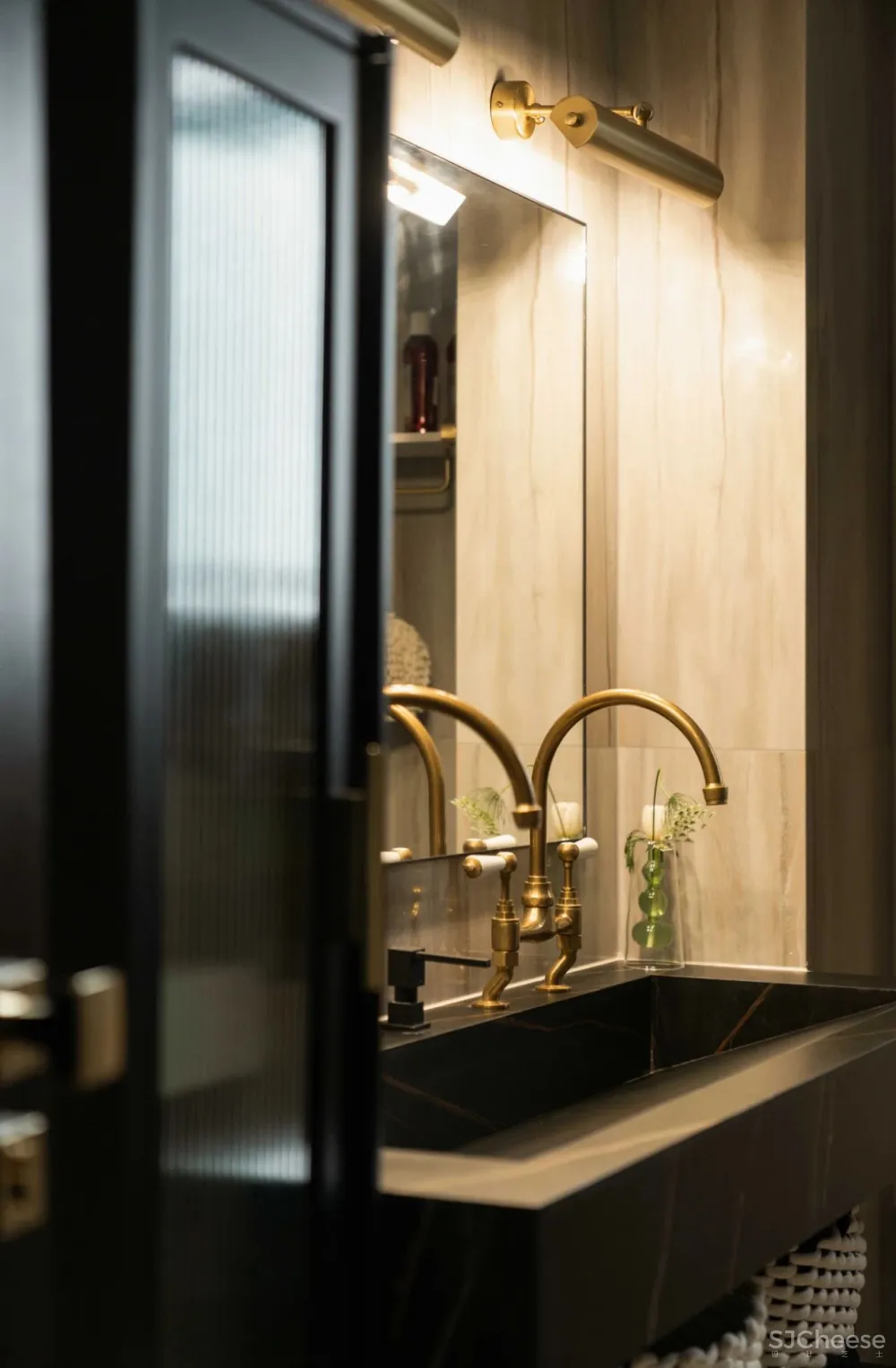 2人居的217㎡复古大宅,其中200㎡给7只猫住?