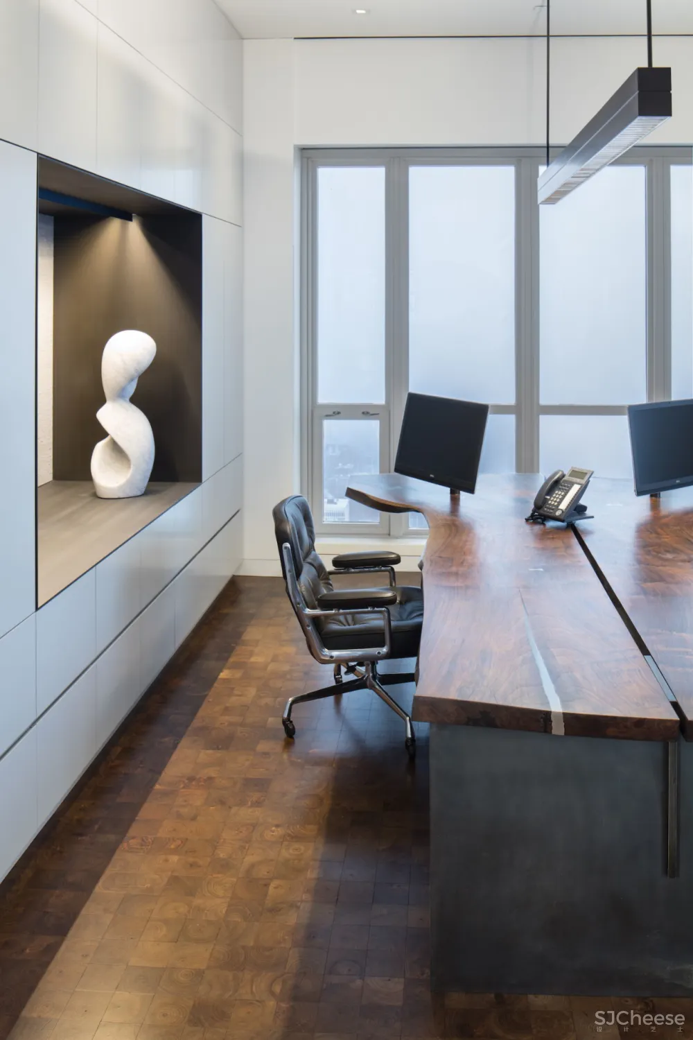 590㎡的顶层公寓,奢华也可以是一种 LOFT 范儿