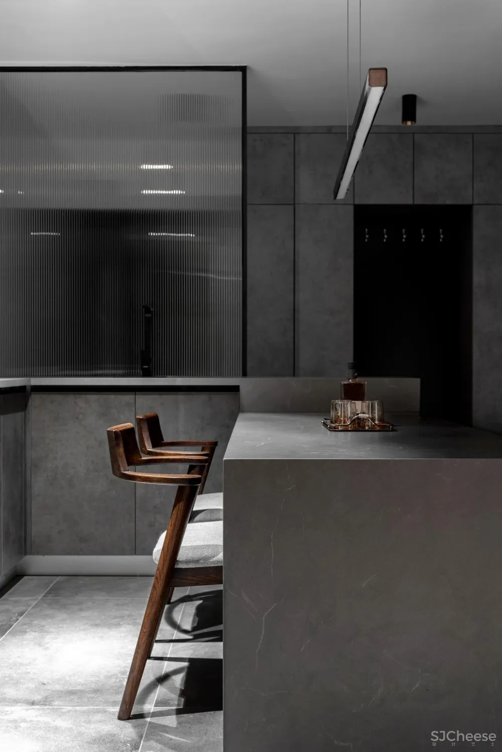 无主灯设计、高级灰撞色，这个家太有范 久栖设计