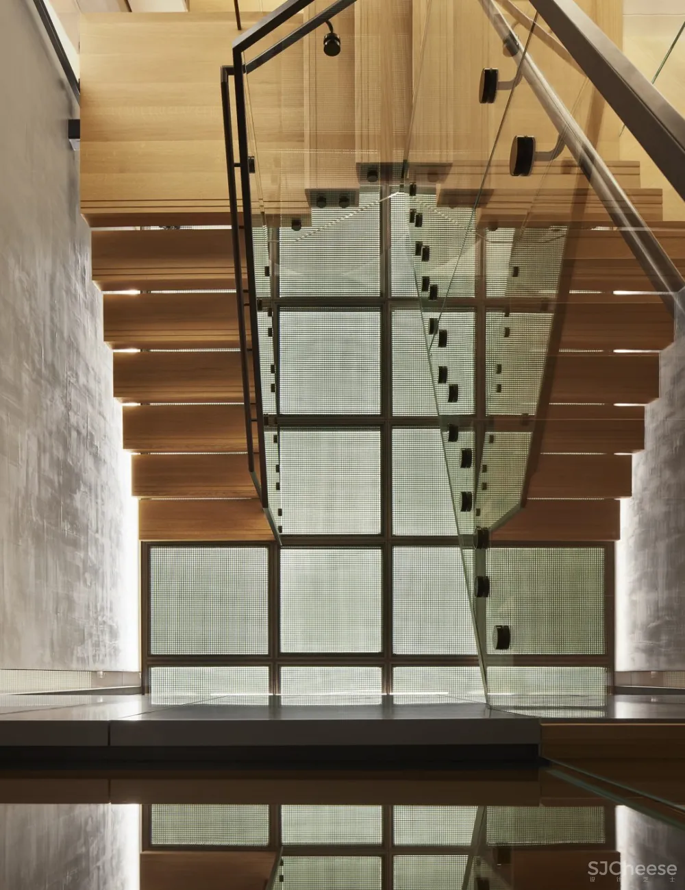 590㎡的顶层公寓,奢华也可以是一种 LOFT 范儿