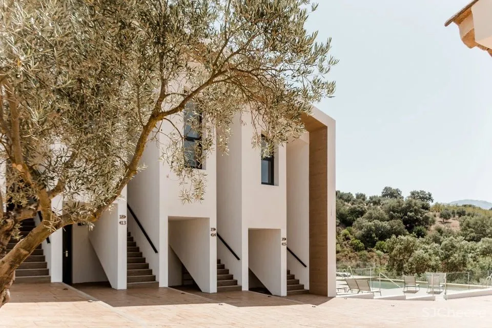 纯粹形式 橄榄林中的西班牙乡村酒店 GANA Arquitectura