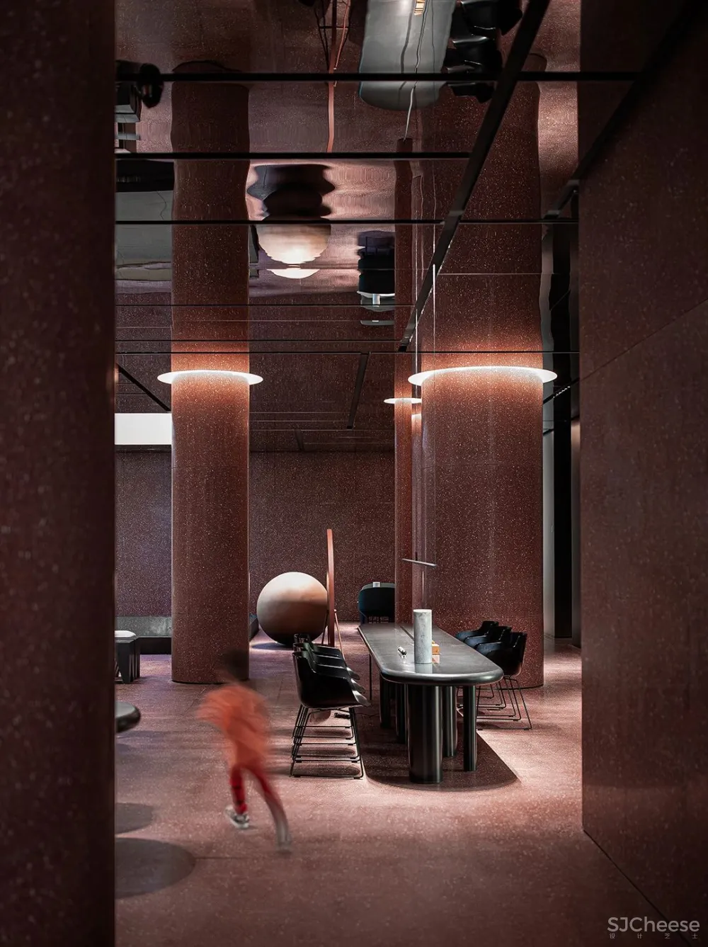 DOMANI 东 仓 牛 顿 与 月 亮