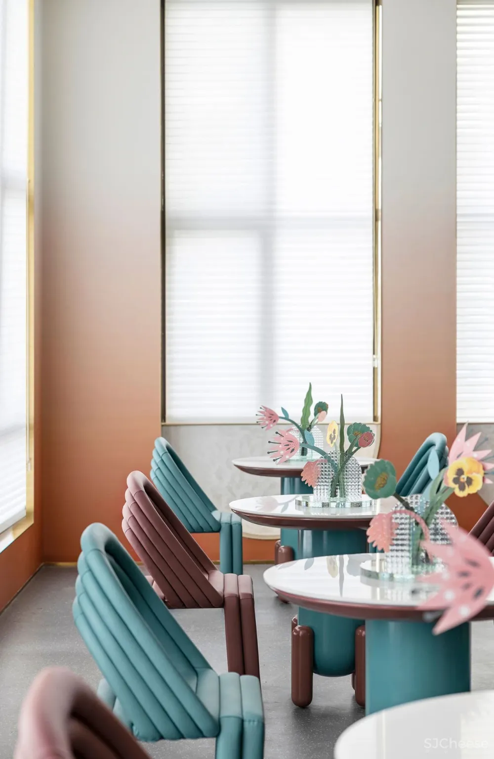 CLV×万科：色彩梦幻联动，打造都市中的“天真避难所”!