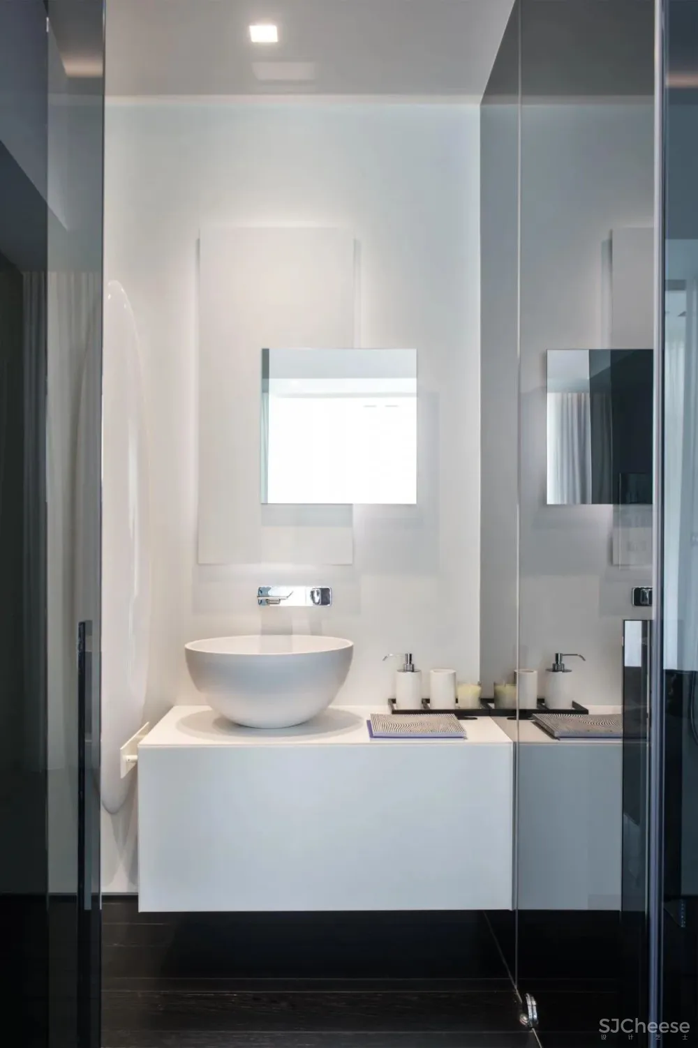 黑白内饰碰撞极简空间 Studio Svetti