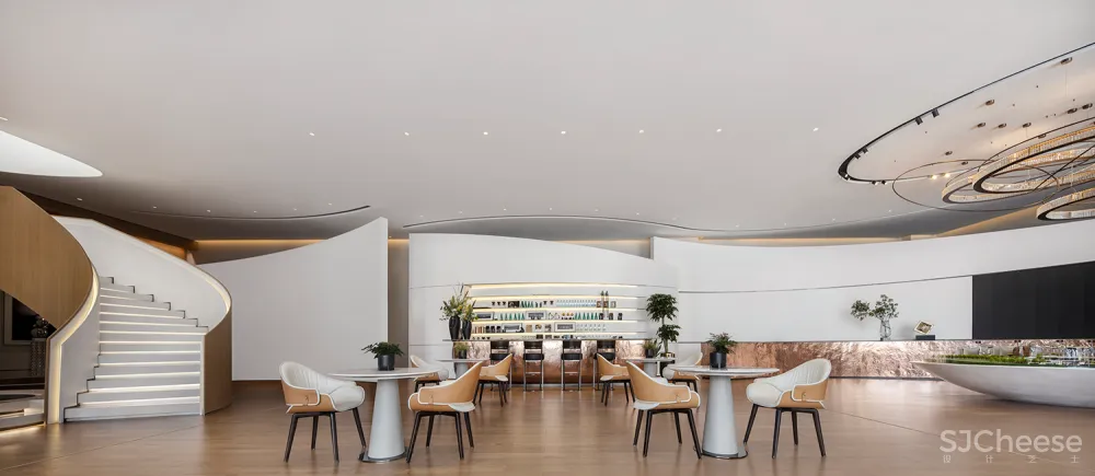 KOYI柯翊新作 | 一座城市的流动剪影