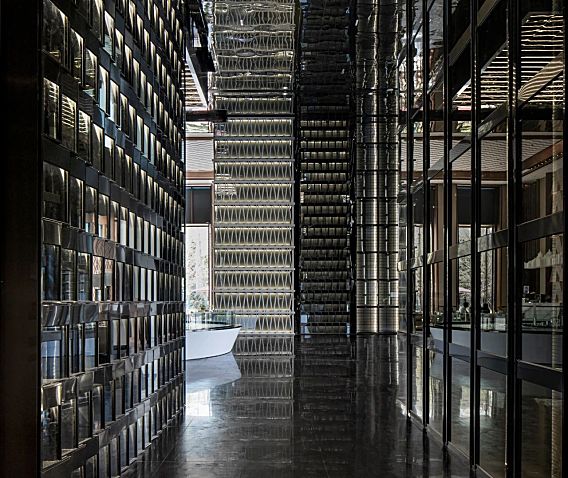 在镜像世界中寻找自己【绿地金茂国际金融中心售楼处】