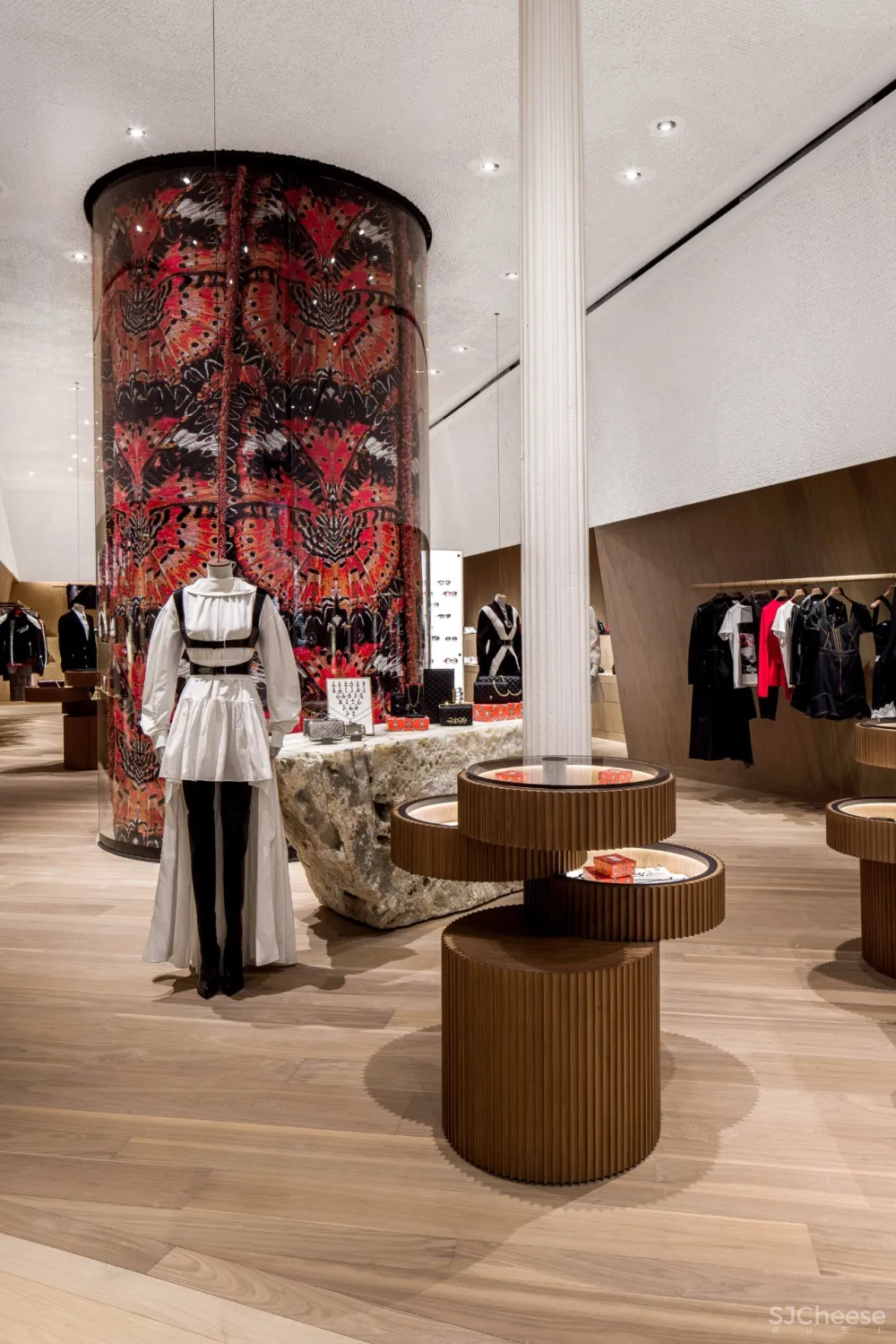 Alexander McQueen 的旗舰店,灵感竟源于一栋乡下房子!