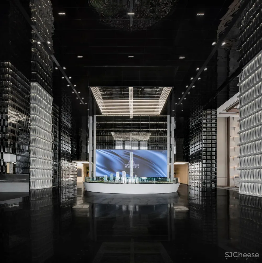 在镜像世界中寻找自己【绿地金茂国际金融中心售楼处】