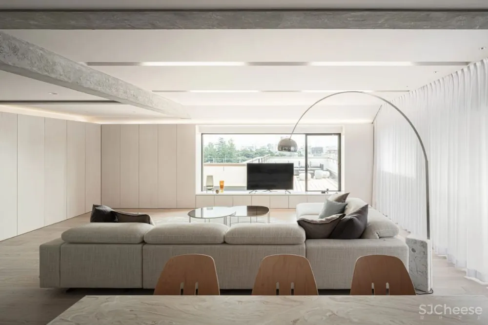 简约的现代公寓,用混凝土、木材、肌理涂料做出高级的层次感