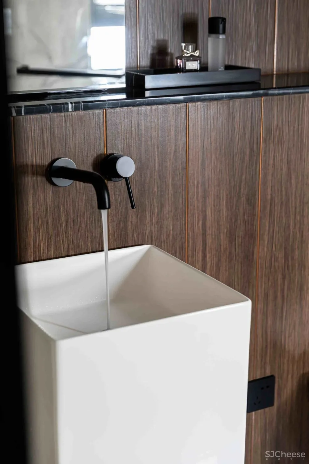 大理石 原木，80后业主的现代风四居室 花漾美作