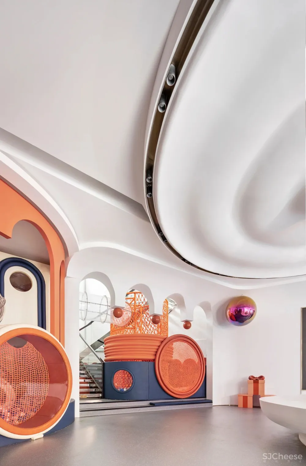 CLV×万科：色彩梦幻联动，打造都市中的“天真避难所”!