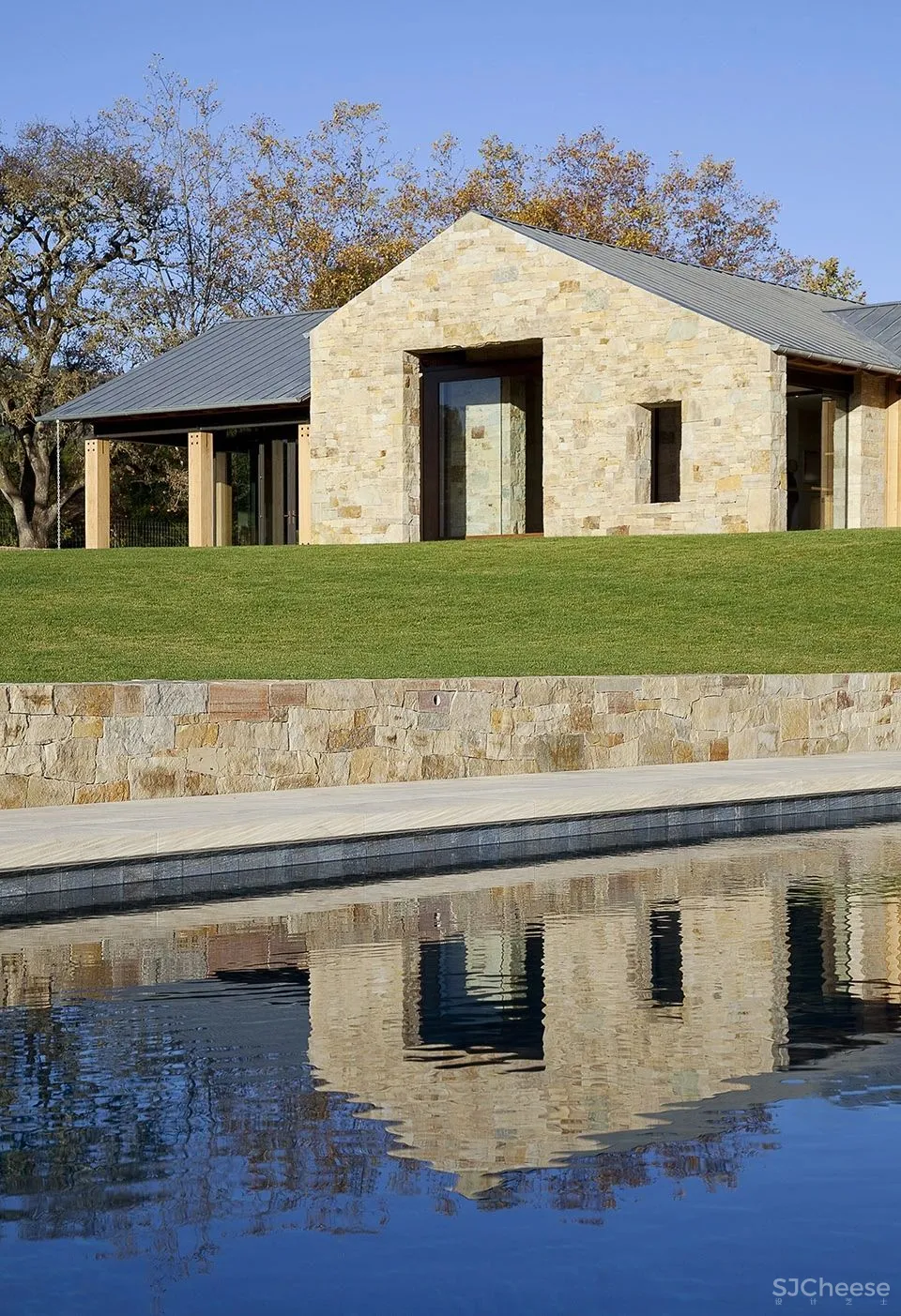 多样且互补的室内外生活体验 Mountain Wood乡村住宅 Walker Warner Architects