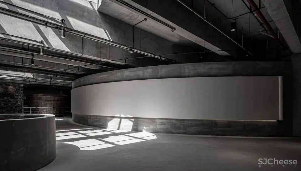 “光影”与“酒香”的交汇 石斛酒博物馆