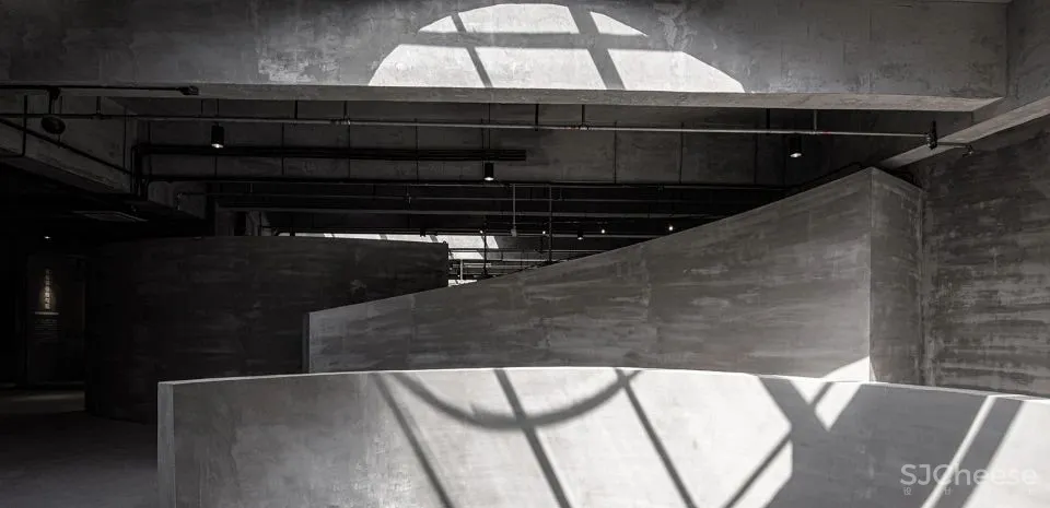 “光影”与“酒香”的交汇 石斛酒博物馆